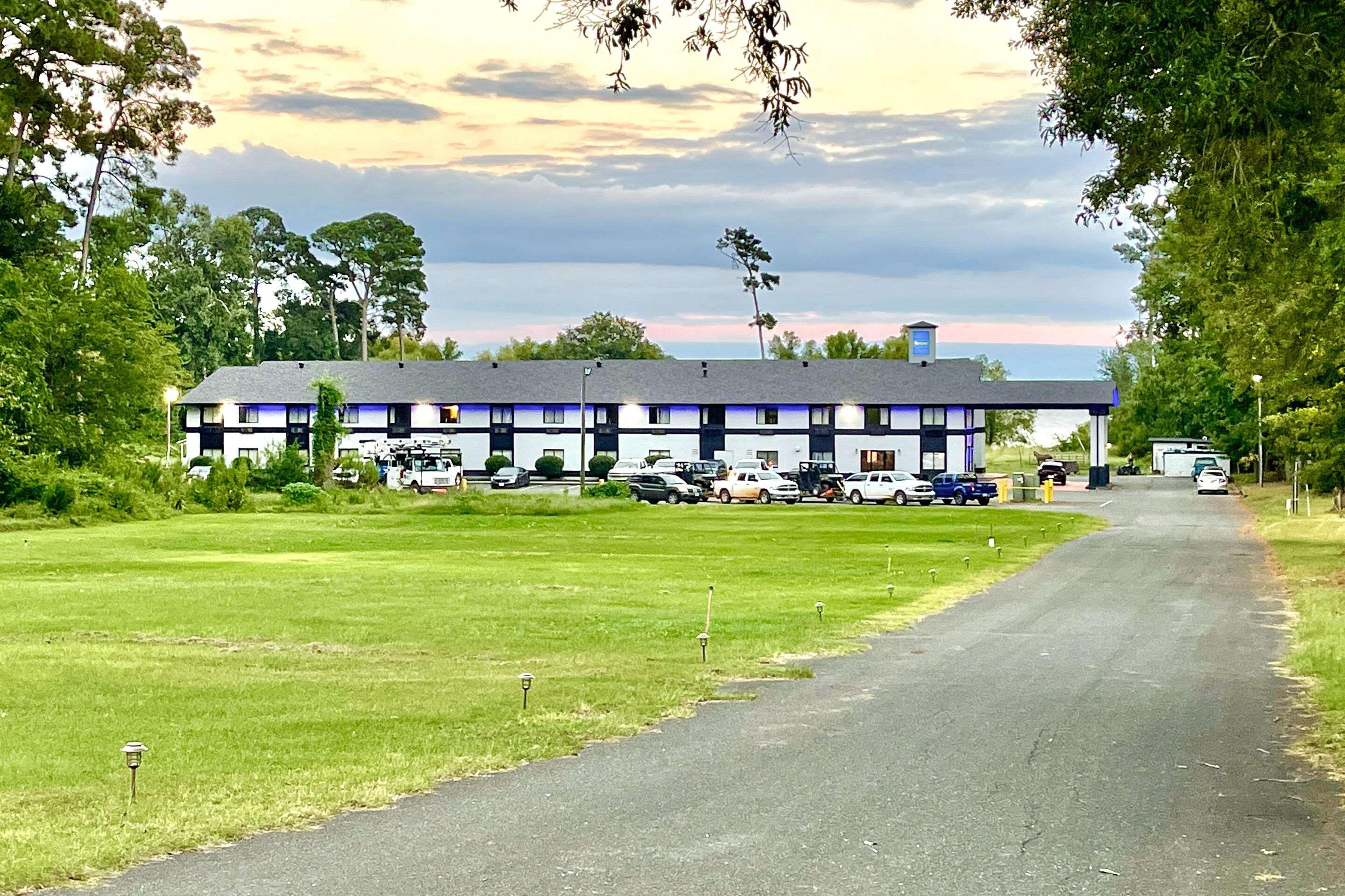 Rodeway Inn & Suites Hemphill Buitenkant foto